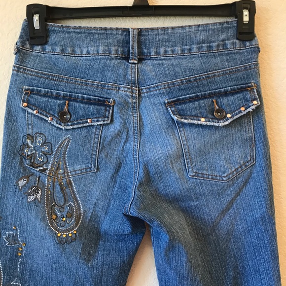 Faded Glory Denim Blue Jeans Womens Size 4 Capris Embellished Bling Painted - Picture 10 of 13